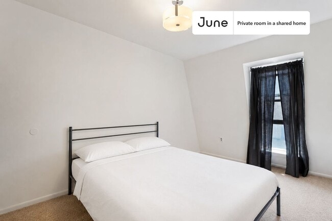 Building Photo - Room in Shared 5 bed/2 bath home in Logan Circle