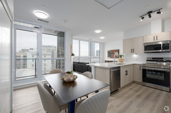 2BR, 2BA - 717SF - Dining - The HAT @ 9th