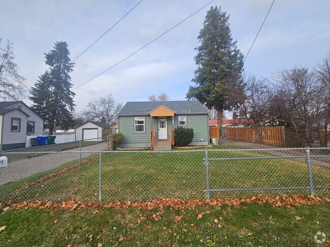 Building Photo - Beautiful Home in the Valley