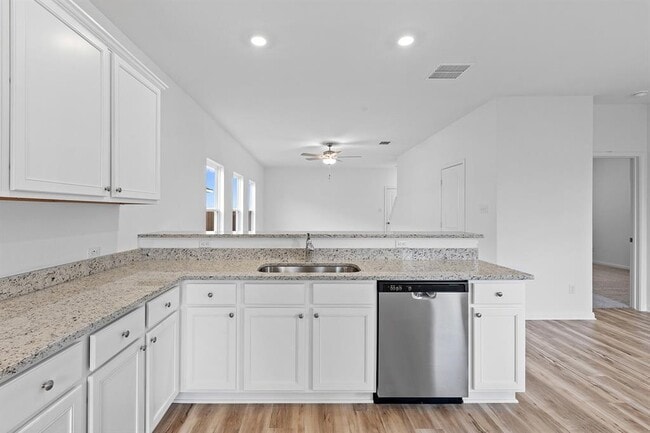 Photo - 14700 Wahlbergs Wy