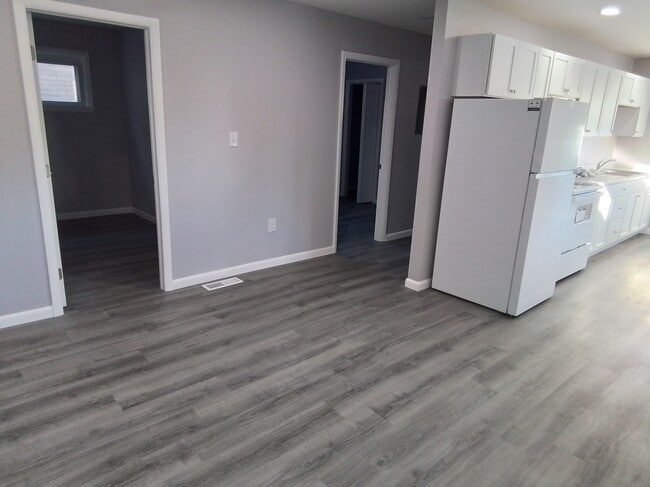 322 E Main St