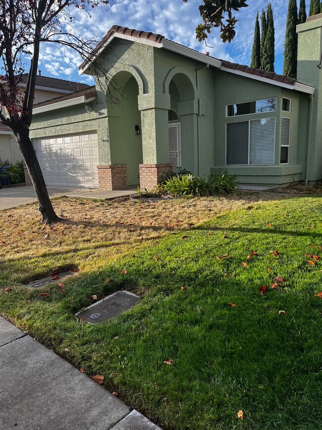 Beautiful 3/2 Elk Grove Home - Beautiful 3/2 Elk Grove Home