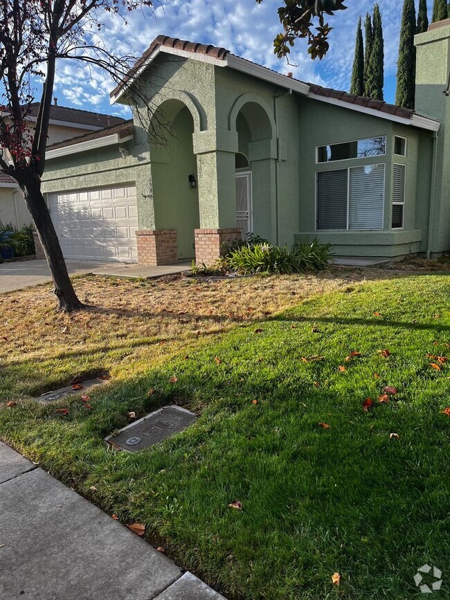 Building Photo - Beautiful 3/2 Elk Grove Home