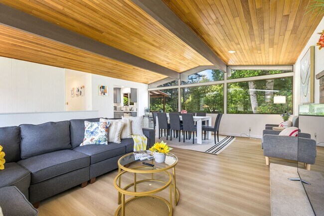 Photo - Spacious 5-Bed, 2.5-Bath Home in Newport Hills, Bellevue