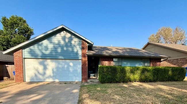 Building Photo - 3608 Peregrine Dr