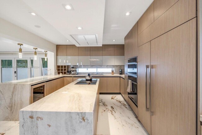 3504 Crystal View Ct