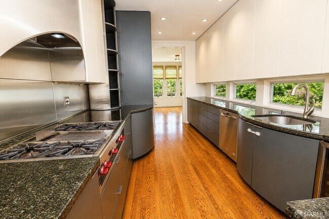 Photo - 2850 Jackson St