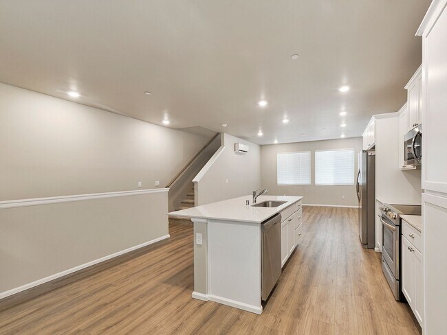Photo - Beautiful Townhouse - End Unit - Ten Trail...