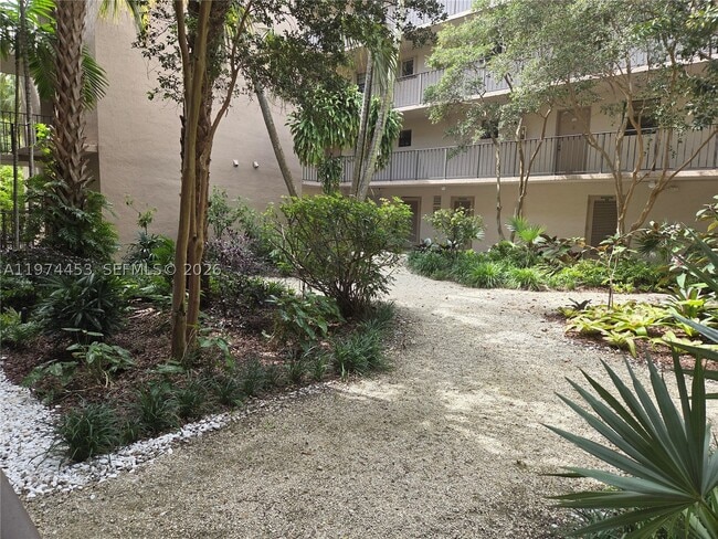 Building Photo - 13020 SW 92nd Ave Unit A106