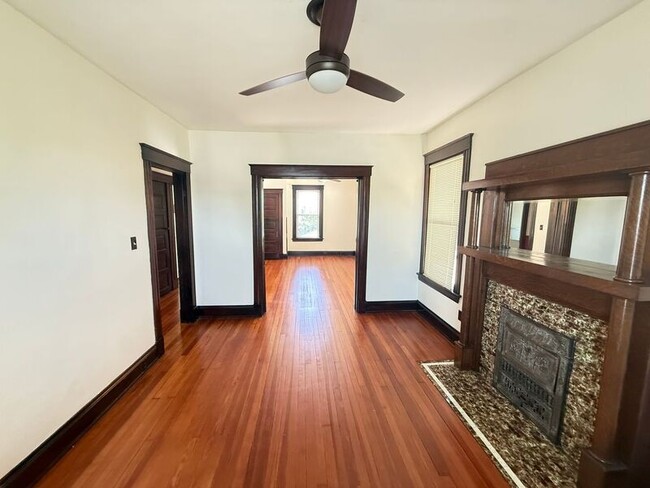 Photo - 2418 Robertson Ave Unidad # 2