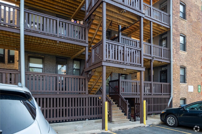 201-209 N. Grove Ave.