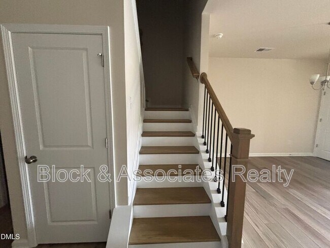 Photo - 268 Abbots Ml Dr