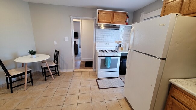 Photo - 125 Litchfield Ave SE Unidad 2