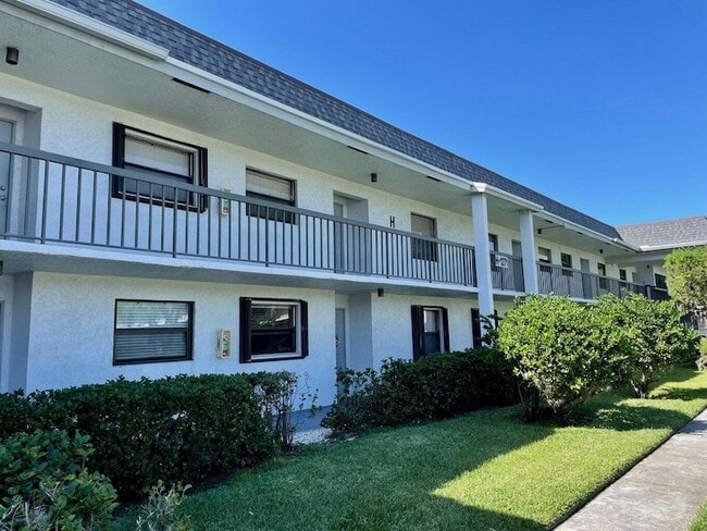 Building Photo - 1271 SE Parkview Pl Unit H4