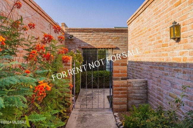 Building Photo - 5810 E Chiricahua Trail