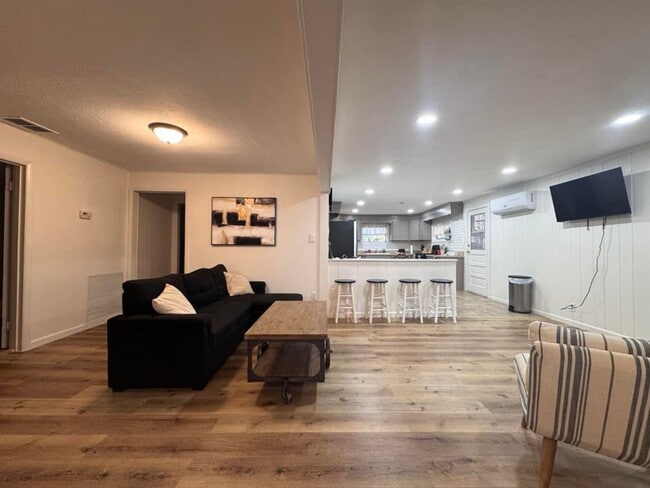 Photo - Charming 4 Bedroom in Port Orange