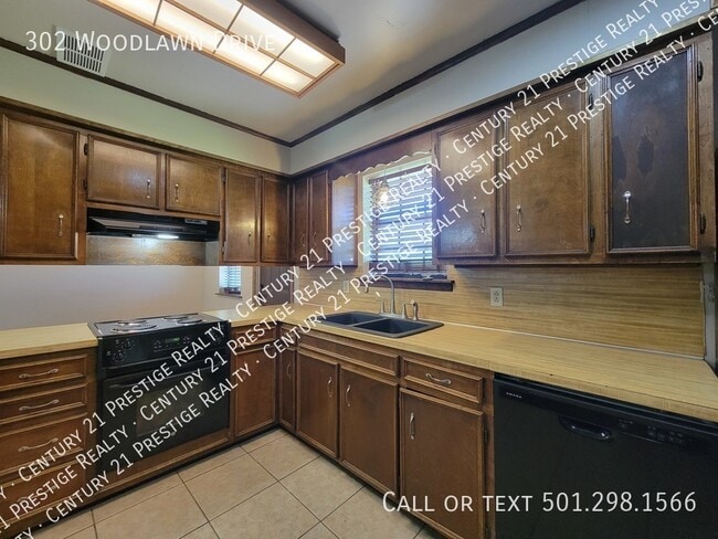 Photo - 302 Woodlawn Dr