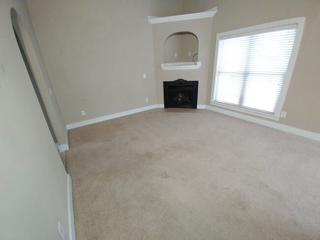 Photo - 2000 Rossburg Pl