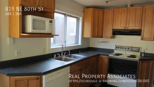 Photo - 819 NE 80th St