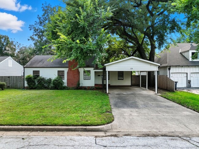 Building Photo - Charming 3-Bedroom Near Brookside & The Ga...