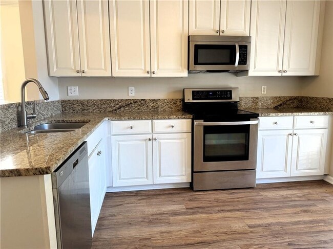 Photo - 2075 Pine Tree Dr