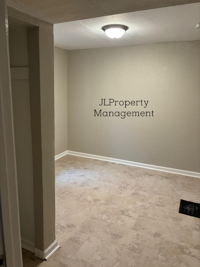 Photo - 2221 S Hall Rd