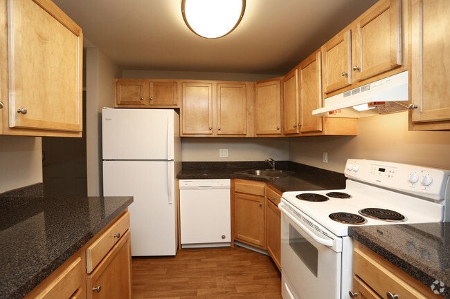 Kitchen - 965 ELMS Apartments