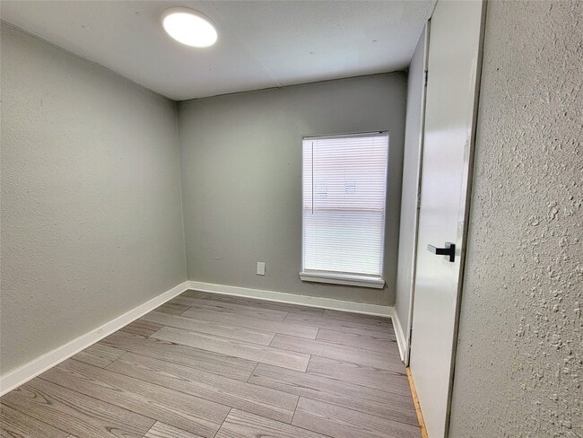 Photo - 312 Paddock St