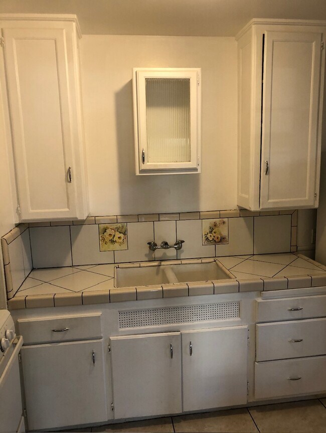 875 N Hoover St Unit 875