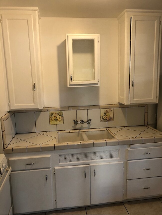 Photo - 875 N Hoover St Unit 875