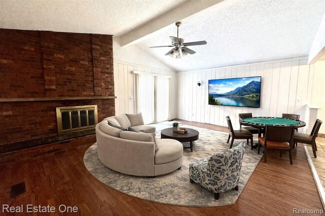 Photo - 37683 Adrian Dr