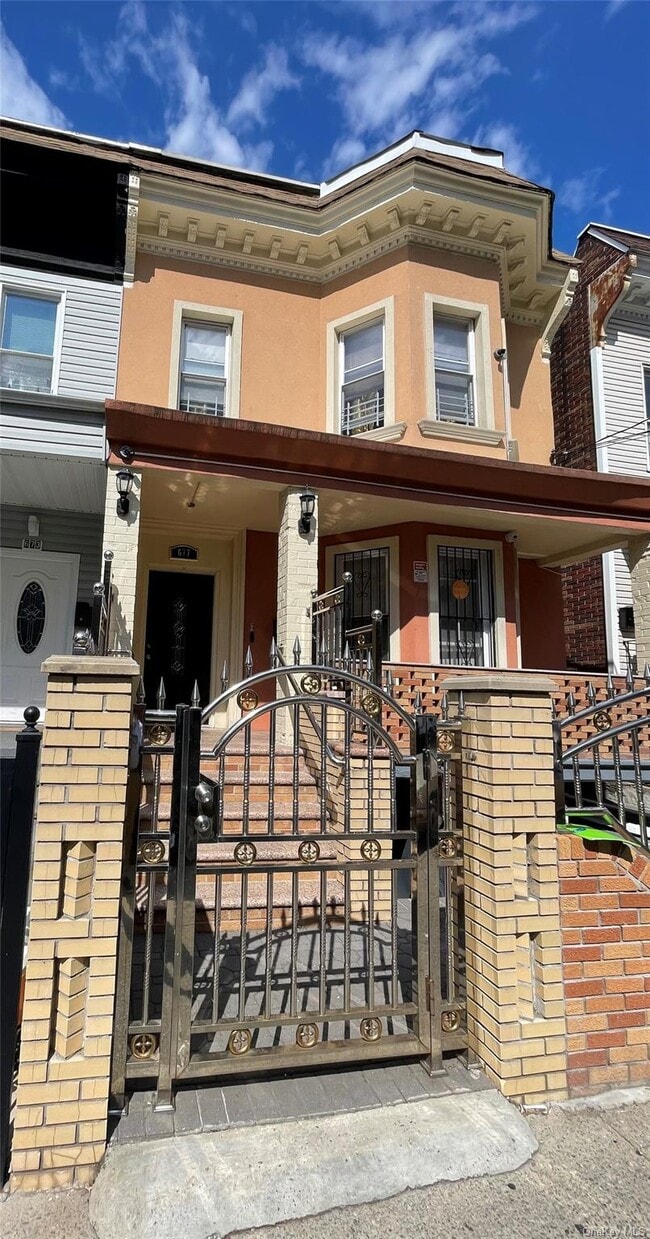 Building Photo - 677 E 224th St Unit 1 (first floor) Rental