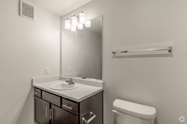 2BR, 2BA - 997 SF