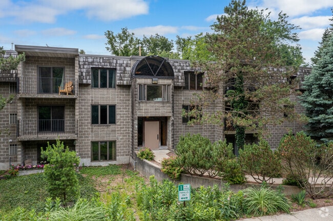 Photo - The Courts and Royal Oaks Apartments LLC