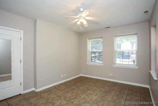 Photo - 4941 N St Louis Ave Unit G