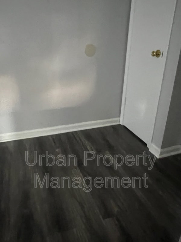 Photo - 713 Regent Pl