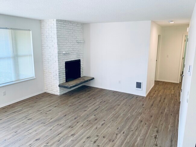 Photo - 15631 e burnside st