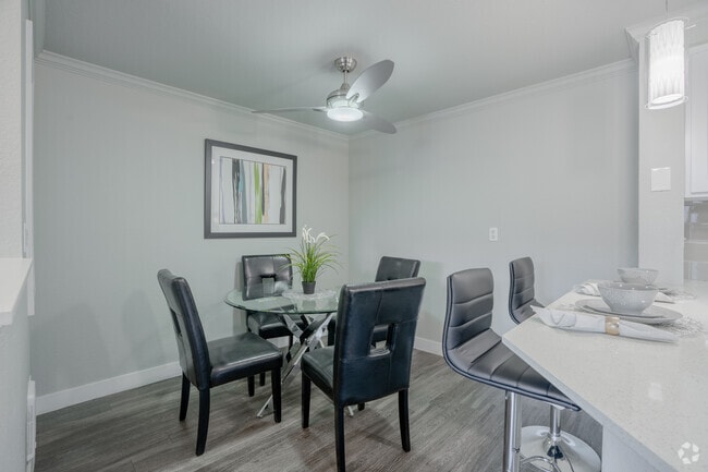 2BR, 1BA - 862SF