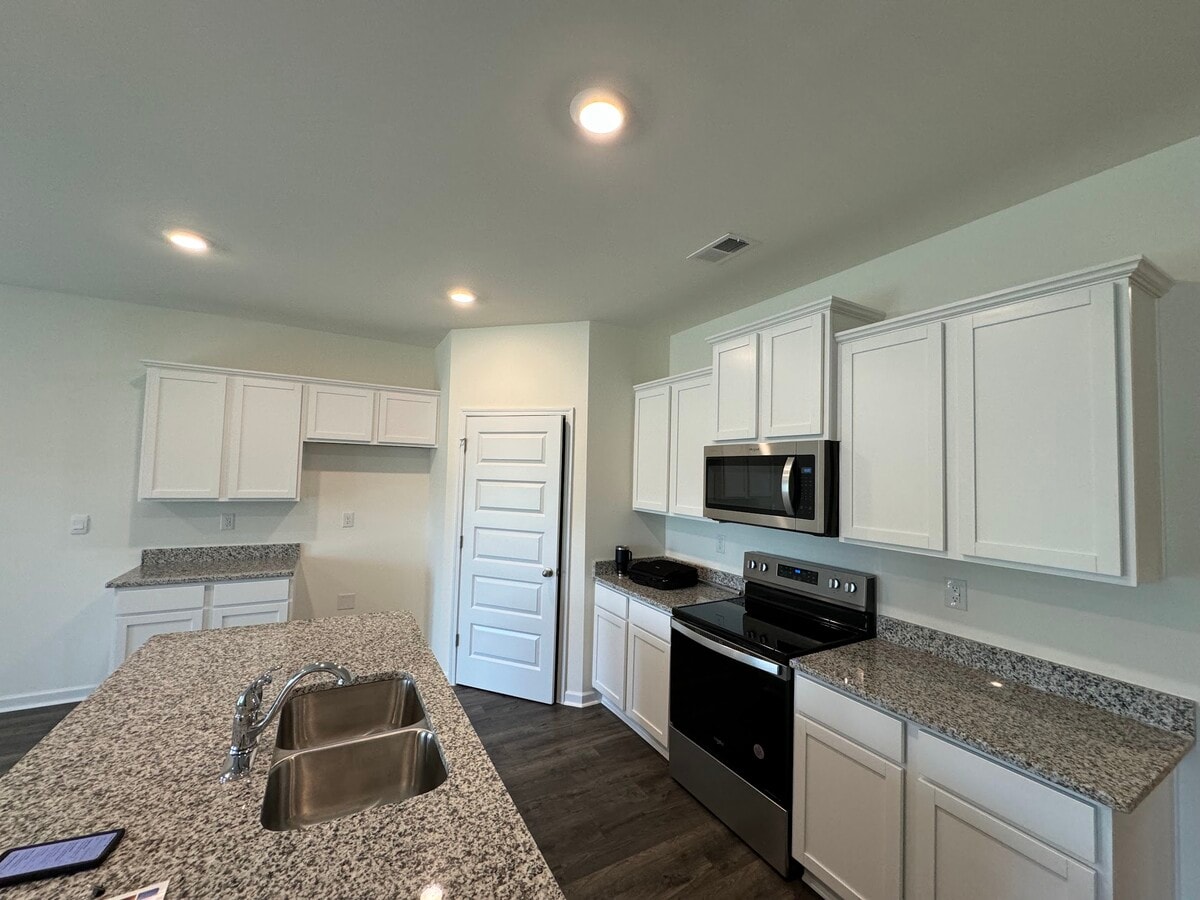 Photo - 163 Champlain Rd