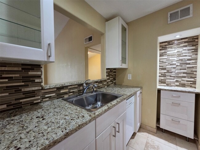 Photo - 3500 Tangle Brush Dr Unit 4