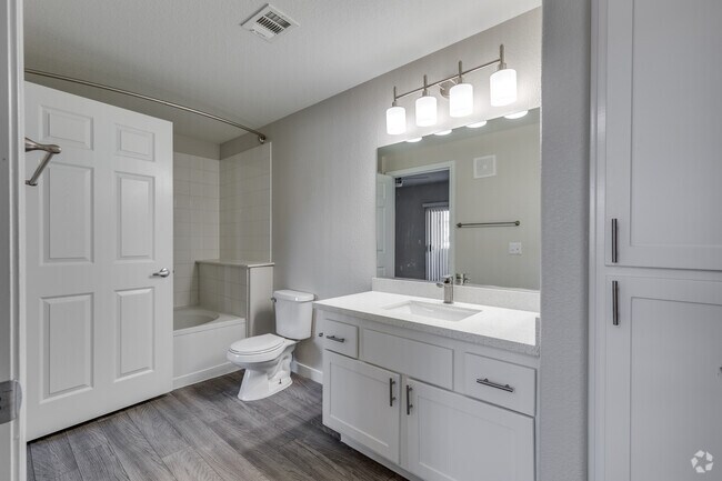 1 BR, 1 BA - 914 SF - ST. CLAIR