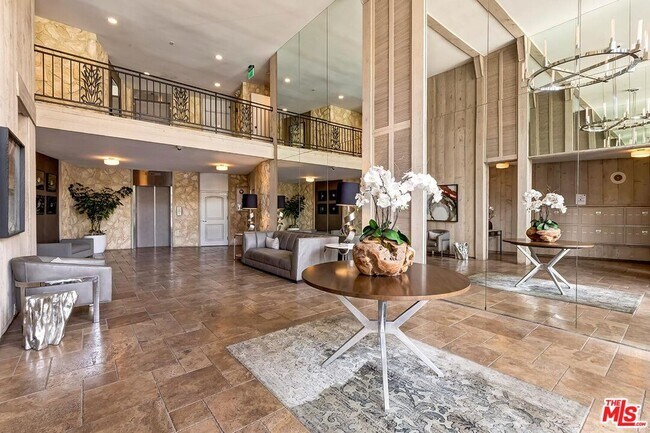 Photo - 809 S Bundy Dr Unit 214