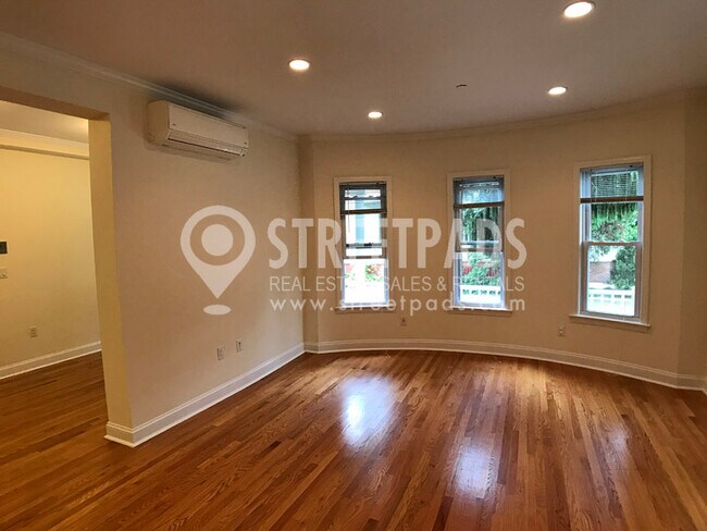 Photo - 1 Langdon Sq Unit 1