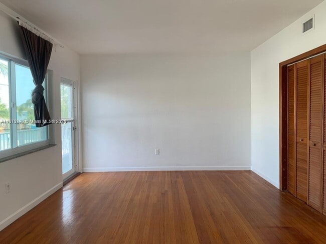 Building Photo - 7207 Bay Dr Unit 14 Rental