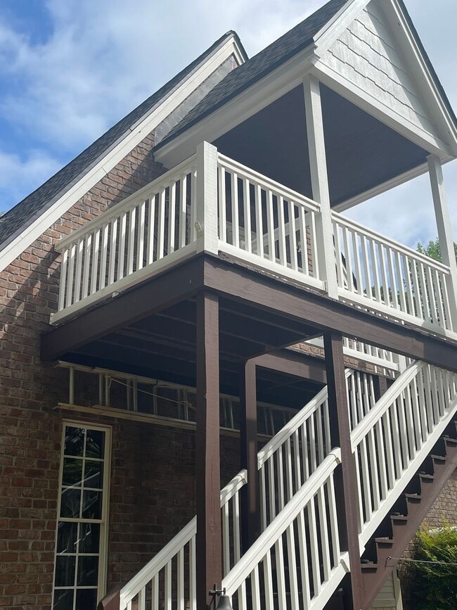 1 Bedroom/ 1 Bathroom Furnished Garage apartment off Hwy. 441! Available early June! - 1 Bedroom/ 1 Bathroom Furnished Garage apartment off Hwy. 441! Available early June!