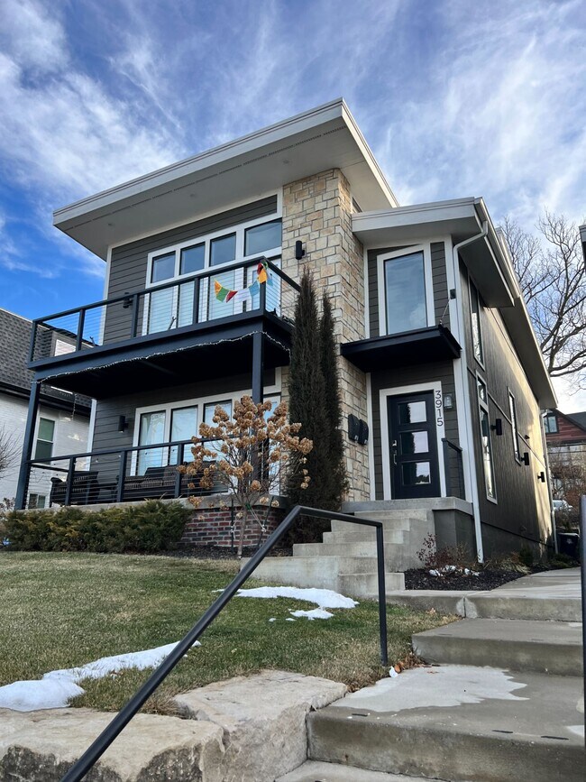 Building Photo - KENWOOD 1