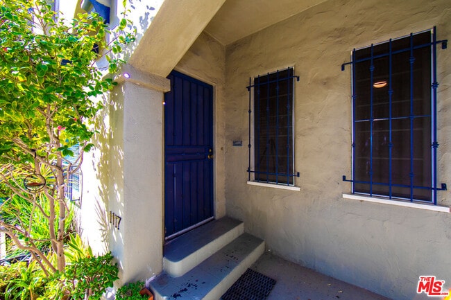 Photo - 1117 Longwood Pl