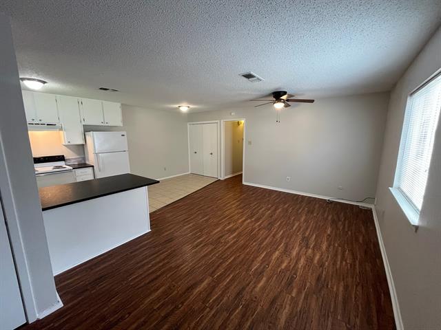 Photo - 4919 Lovell Ave