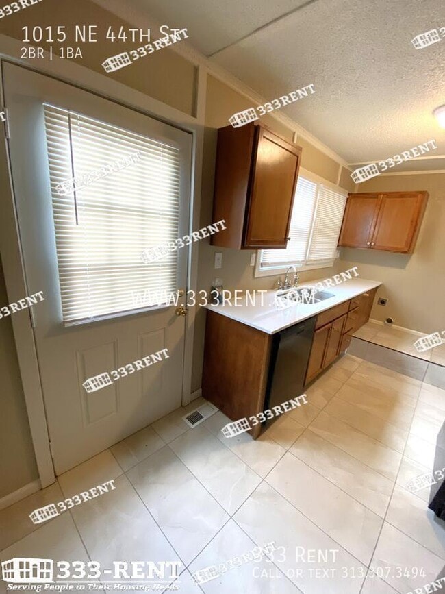 Photo - 1015 NE 44th St