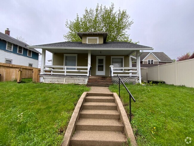 Building Photo - 2 bedroom house